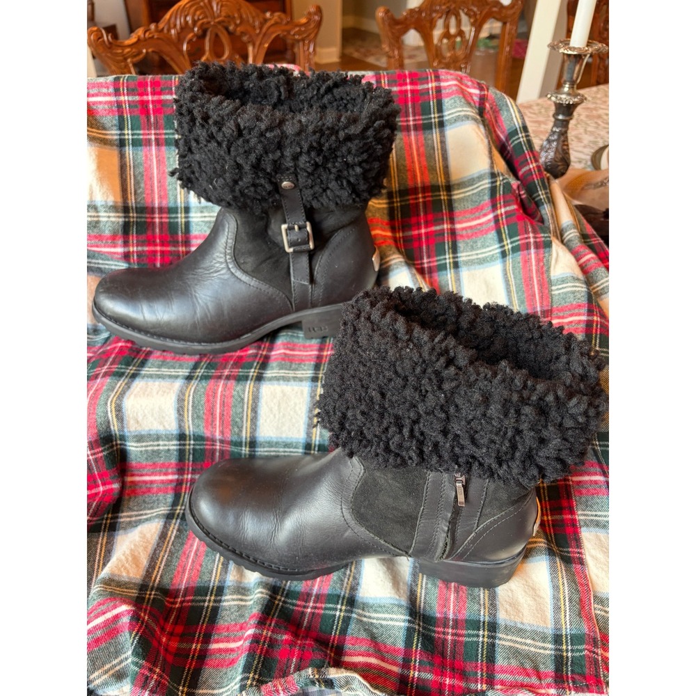 UGG Australia 1914 Black Leather Sheepskin Fold Over Cuff Boots Womens 9